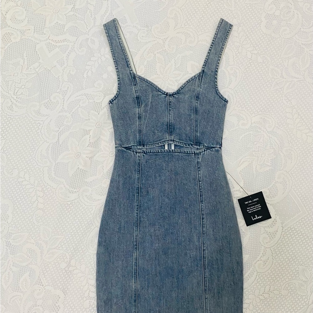 Lulu's Black Tag with White Text